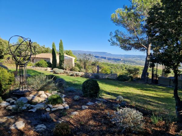in Murs, beautiful stone house with stunning views over the Luberon