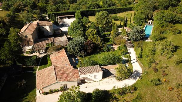 La Roque sur Pernes - 12th century property, swimming pool, absolute peace and quiet, close to the village.