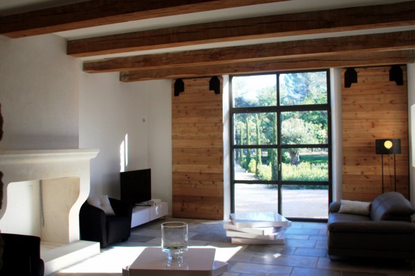 To rent for a summer in Luberon, spendid stone farmhouse in a park of 1 hectare with swimming pool