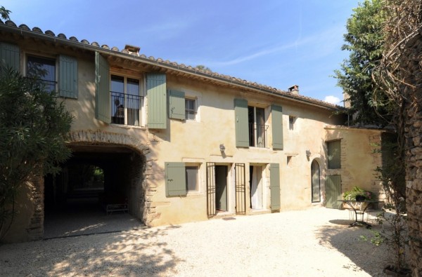 In Gordes, a rare property available for rental