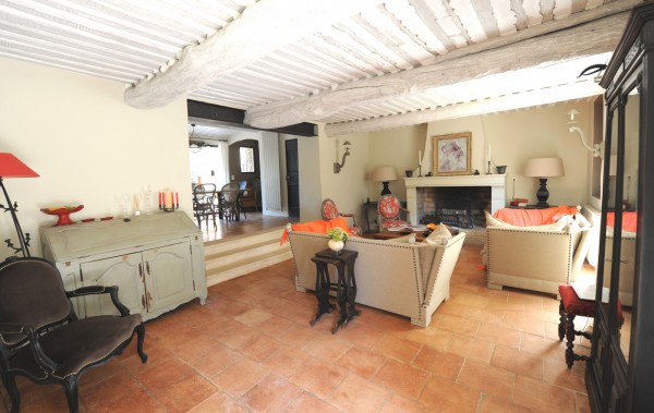 In Gordes, a rare property available for rental