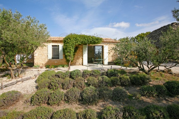 To rent in Gordes, charming stone house with a large garden