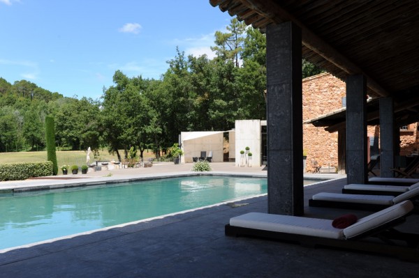 Roussillon piscine de rêve face aux ocres