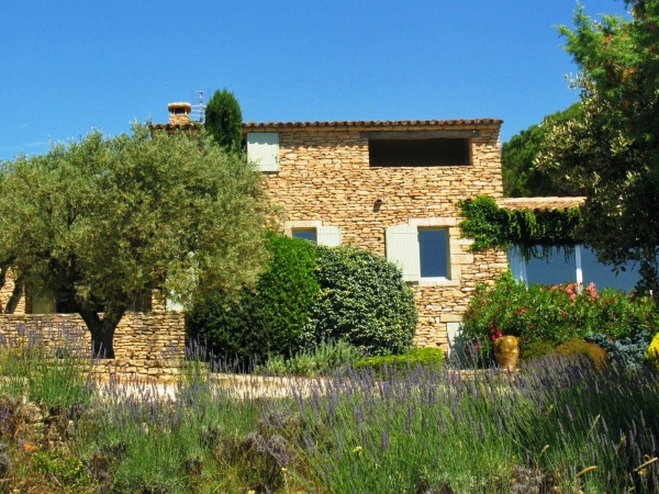 On the heights of the selected village of Gordes, for seasonnal rental