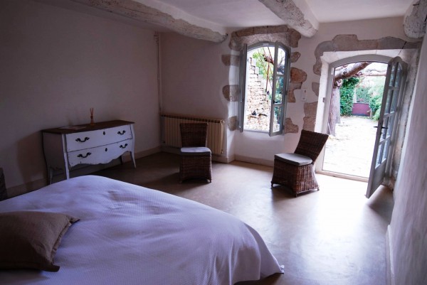 Summer rent, superb provençal prestigious farmhouse, facing the Luberon
