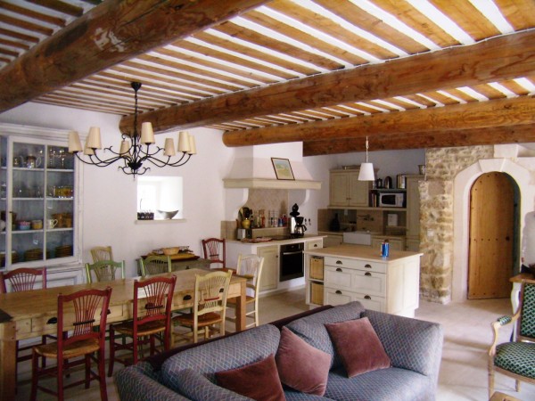 Luberon, charming stone house to rent, in an authentic village
