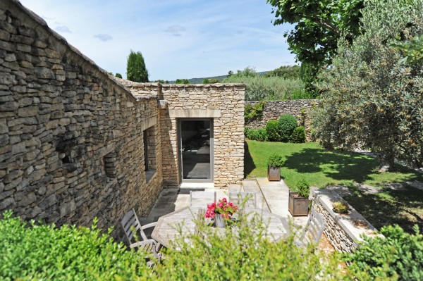 Gordes, YEARLY rental, close to the heart of the village.