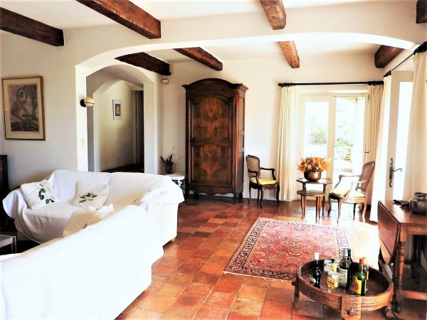 Gordes, to rent for your holidays, stone house with terrace