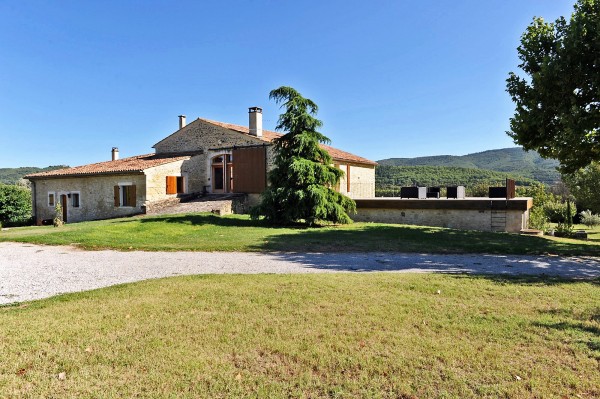 beautiful property with panoramic view on the Grand Luberon