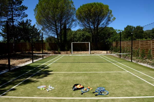 Location Gordes - Propriété d'exception aux prestations haut de gamme et avec tennis