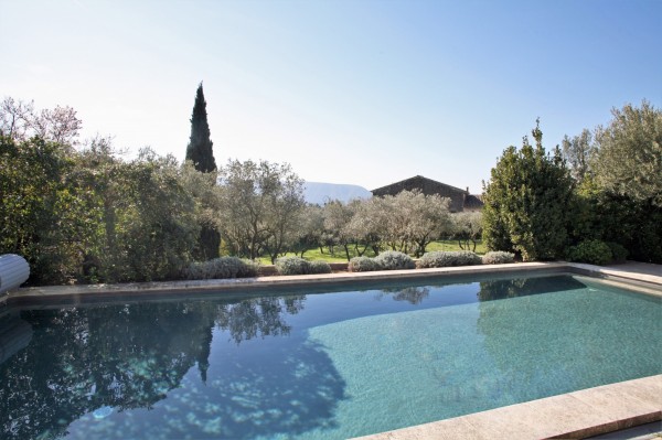 Location Cabrières d'Avignon, Provence, Maison de village à louer, avec piscine sur très beau jardin,