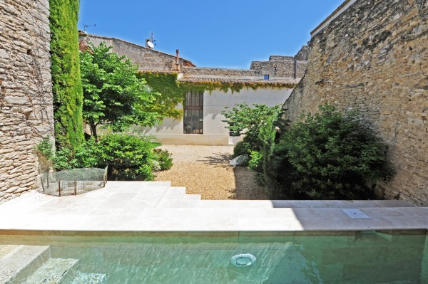 To rent in the Luberon, charming Hamlet house with a perfect blend of ancient and contemporary styles 