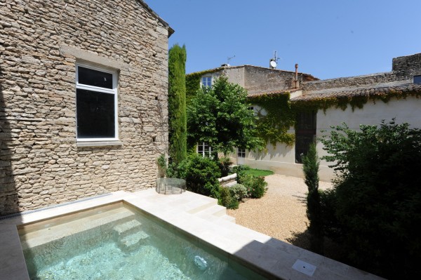 To rent in the Luberon, charming Hamlet house with a perfect blend of ancient and contemporary styles 