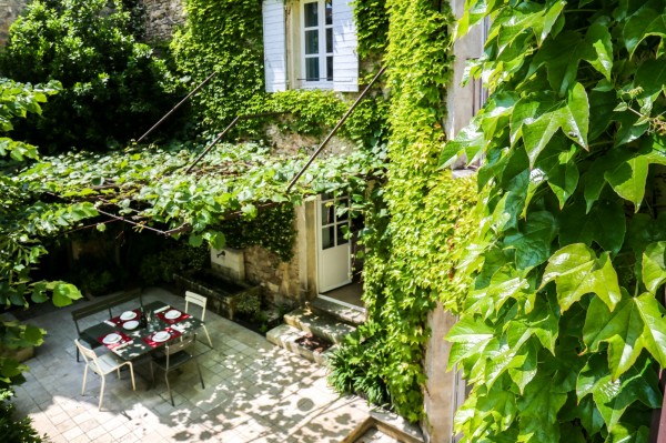 Location A louer en Luberon, belle maison de hameau mélangeant l’ancien et le contemporain