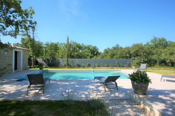 Location Gordes, location saisonnière en Luberon, belle villa récente au calme, entièrement climatisée