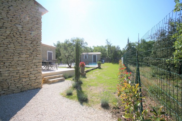 Gordes, seasonal rental in Luberon, nice recent villa in peacefull area, entirely air-conditioned