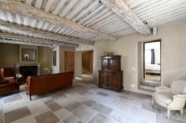 GORDES, HIGH STANDARD OLD VILLAGE HOUSE WITH STUNNING VIEW OVER THE LUBERON