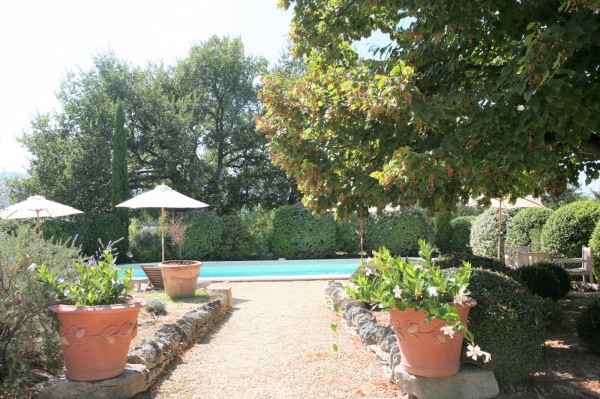 In the low part of Gordes, Mas Provençal to rent for your holidays