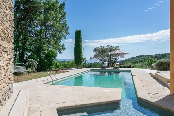 For rent in the Luberon, architect house style Provencal Mas in a dominant position on the heights of Murs