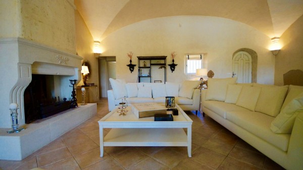 Rare and exclusive villa close to the famous village of Gordes