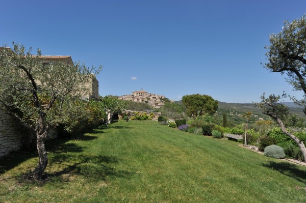 Location à Gordes, proche du village, maison d'exception avec vue imprenable sur la vallée du Luberon