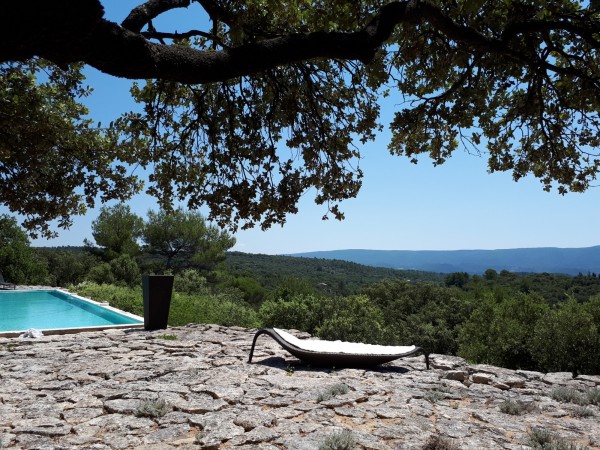 XVIth century Bergerie for rent in Gordes, with panoramic views of the Luberon.